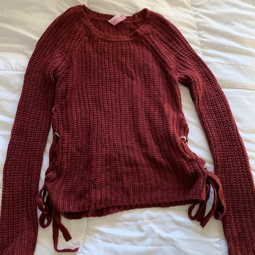 maroon sweater